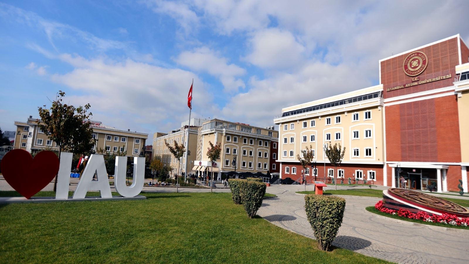 İAU T Blok sözleşmesini İmzaladık